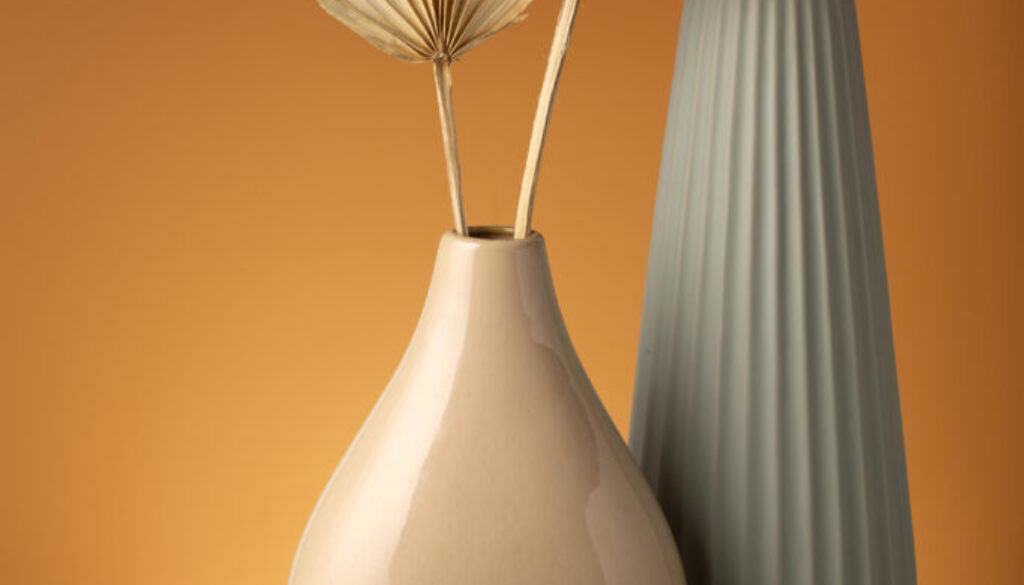 close-up-arrangement-modern-vases (1)