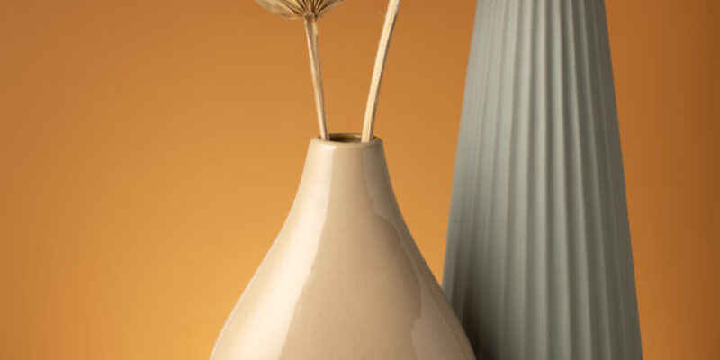 close-up-arrangement-modern-vases (1)